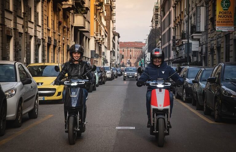 CUx super soco being ridden in an Italian city