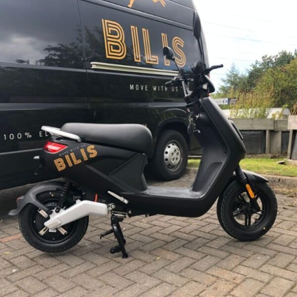 Bilis electric moped in black